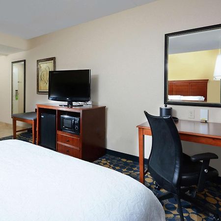 Hampton Inn & Suites Huntersville Exterior photo