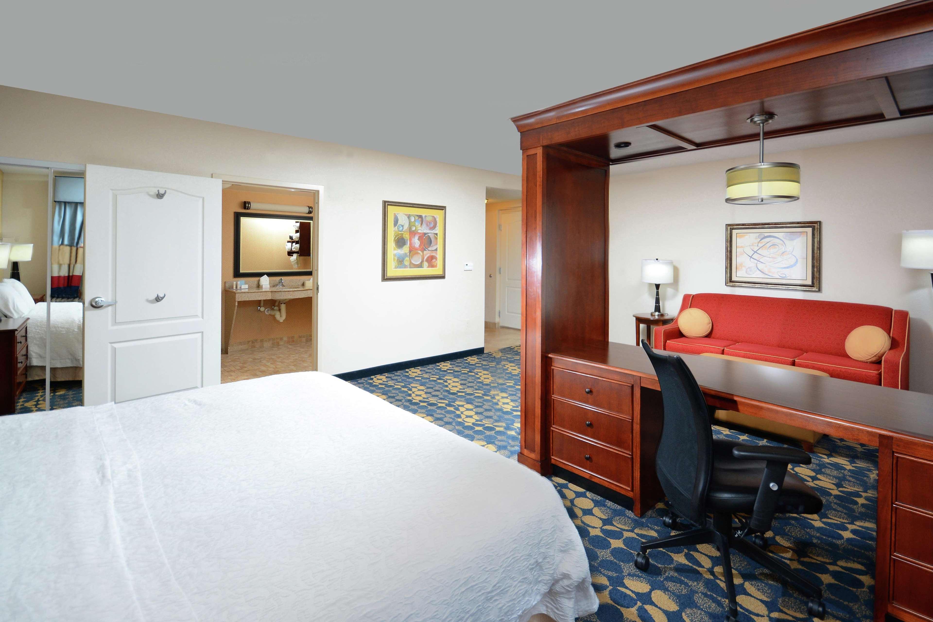 Hampton Inn & Suites Huntersville Exterior photo