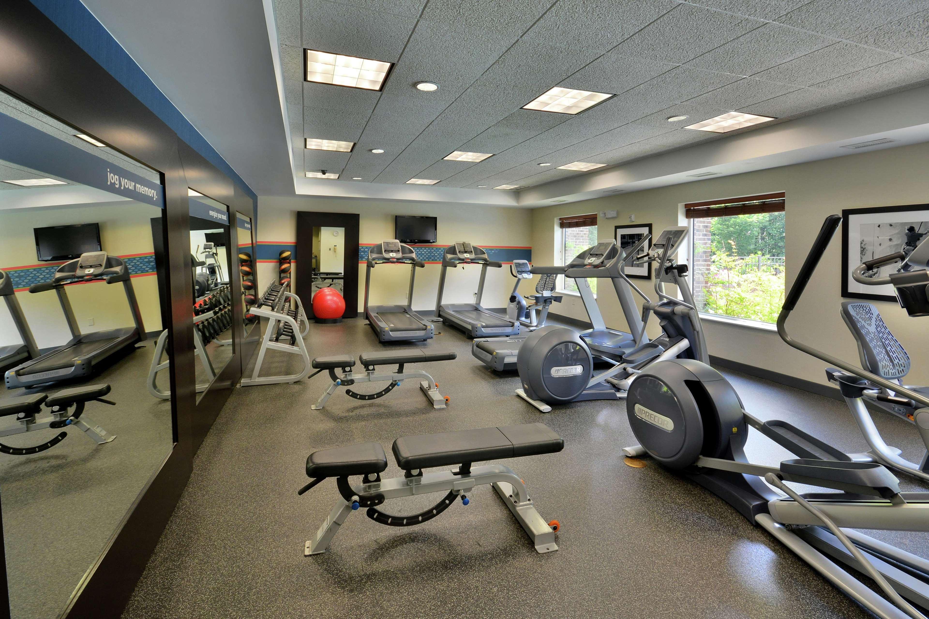 Hampton Inn & Suites Huntersville Exterior photo