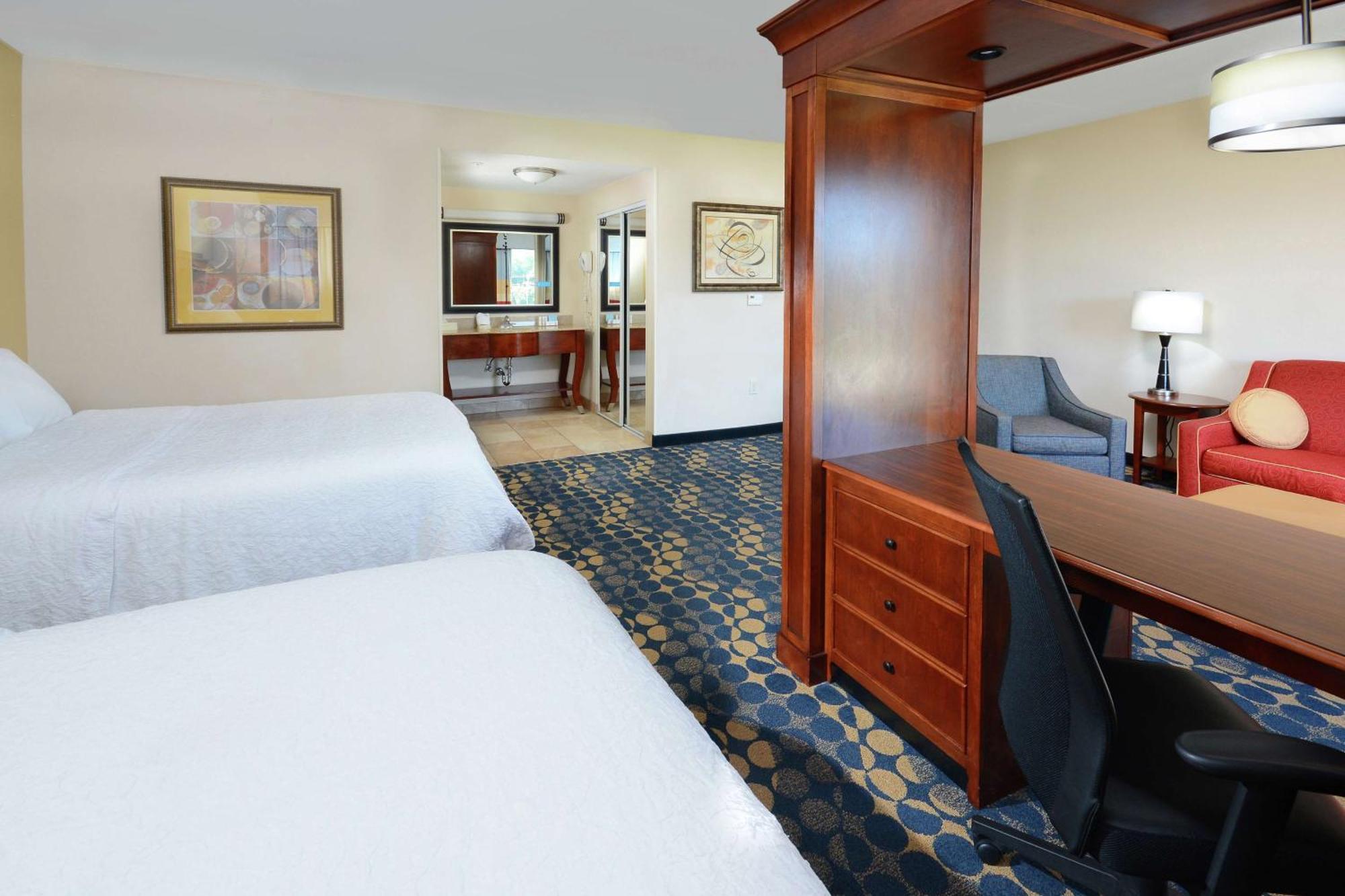 Hampton Inn & Suites Huntersville Exterior photo