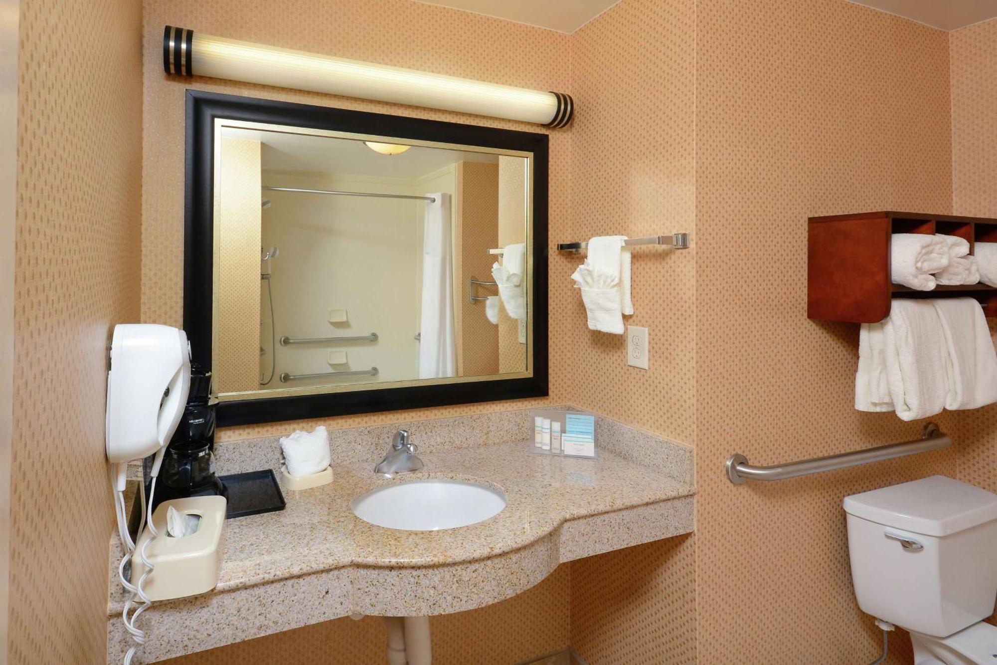 Hampton Inn & Suites Huntersville Exterior photo