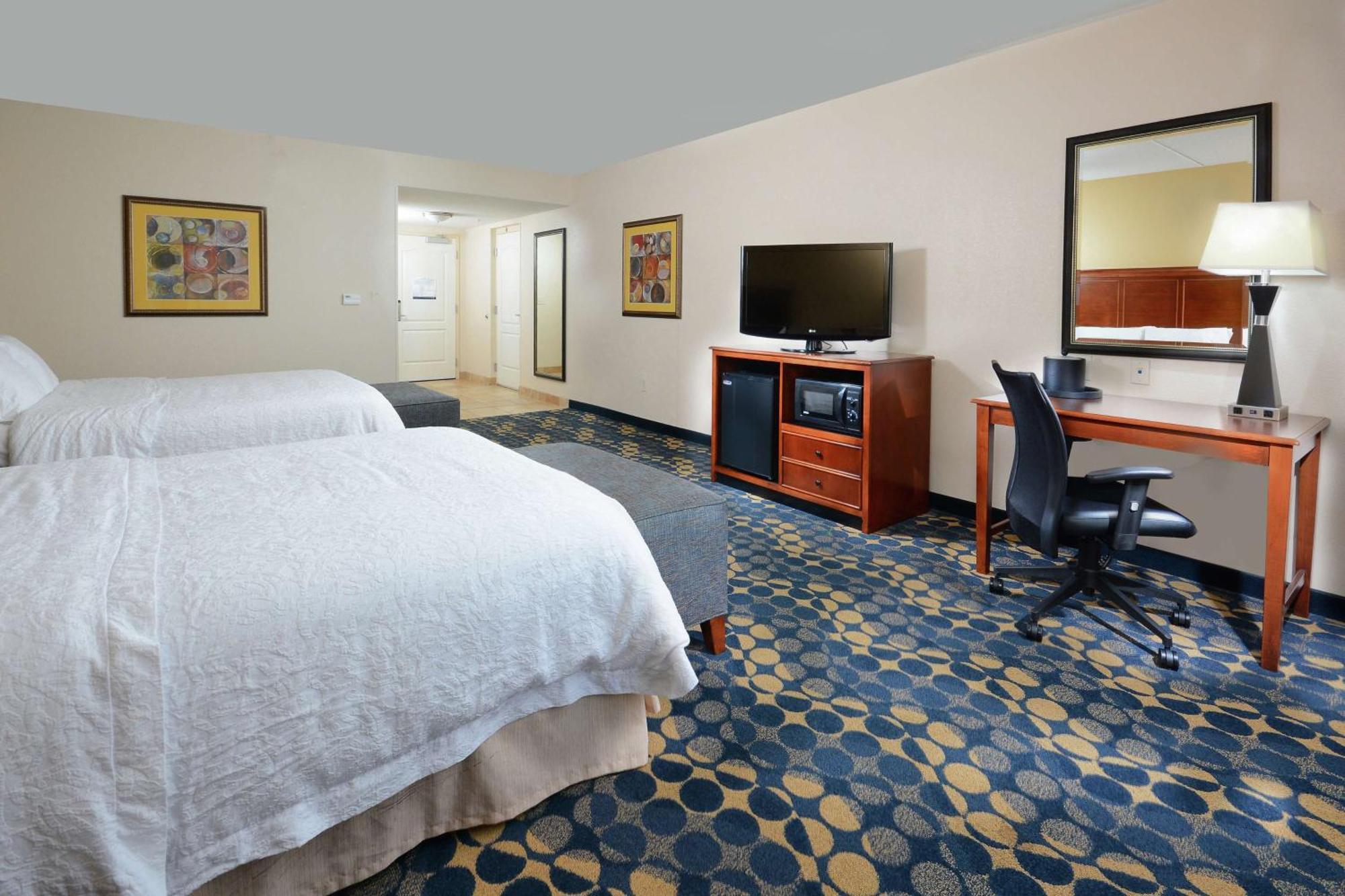 Hampton Inn & Suites Huntersville Exterior photo