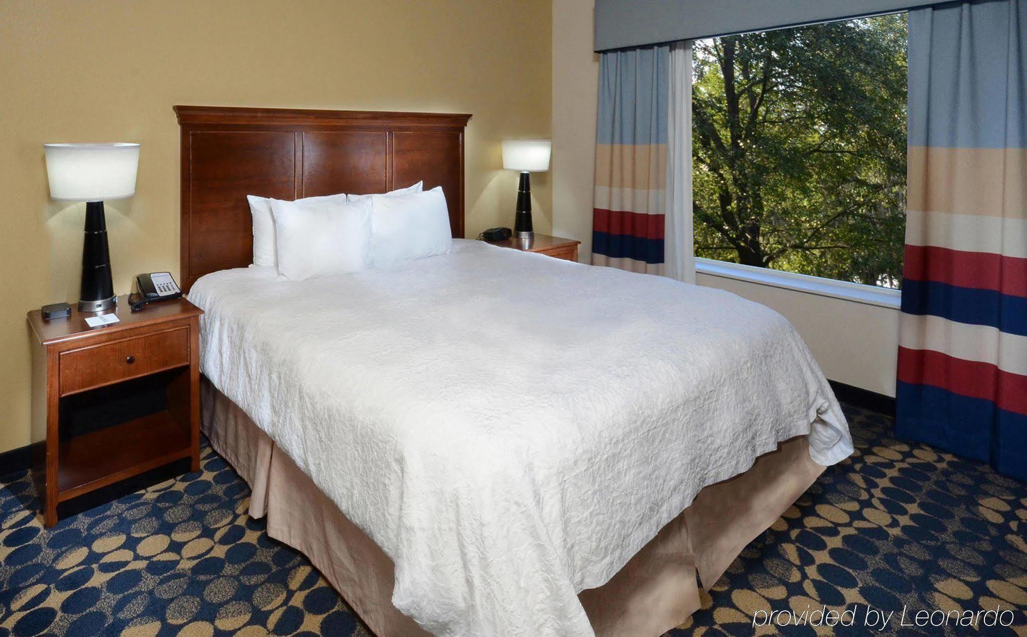 Hampton Inn & Suites Huntersville Exterior photo