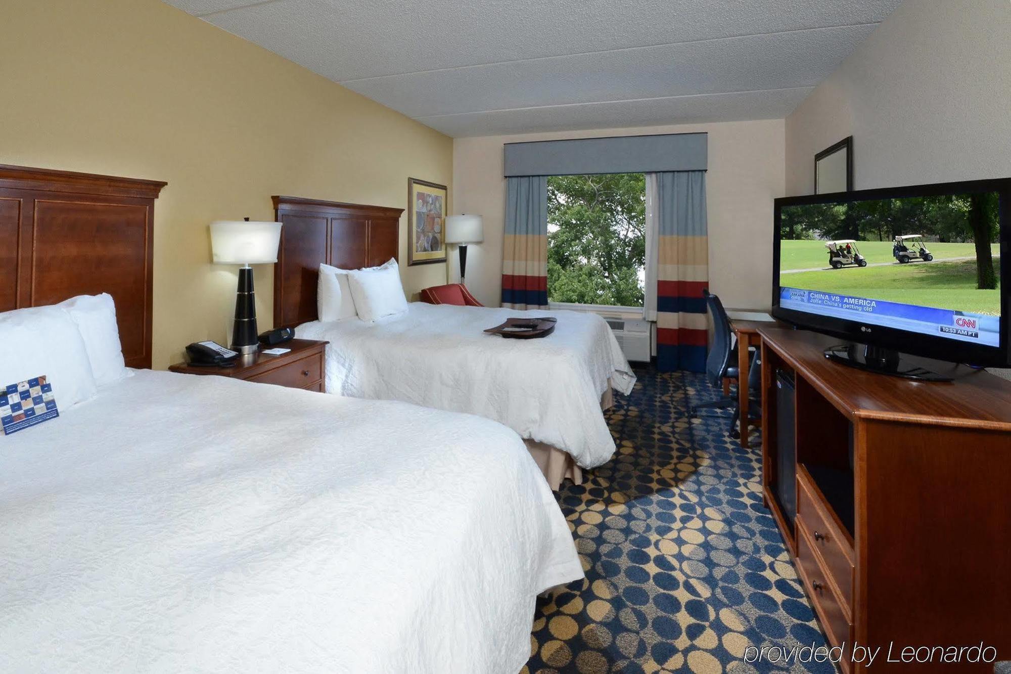 Hampton Inn & Suites Huntersville Exterior photo