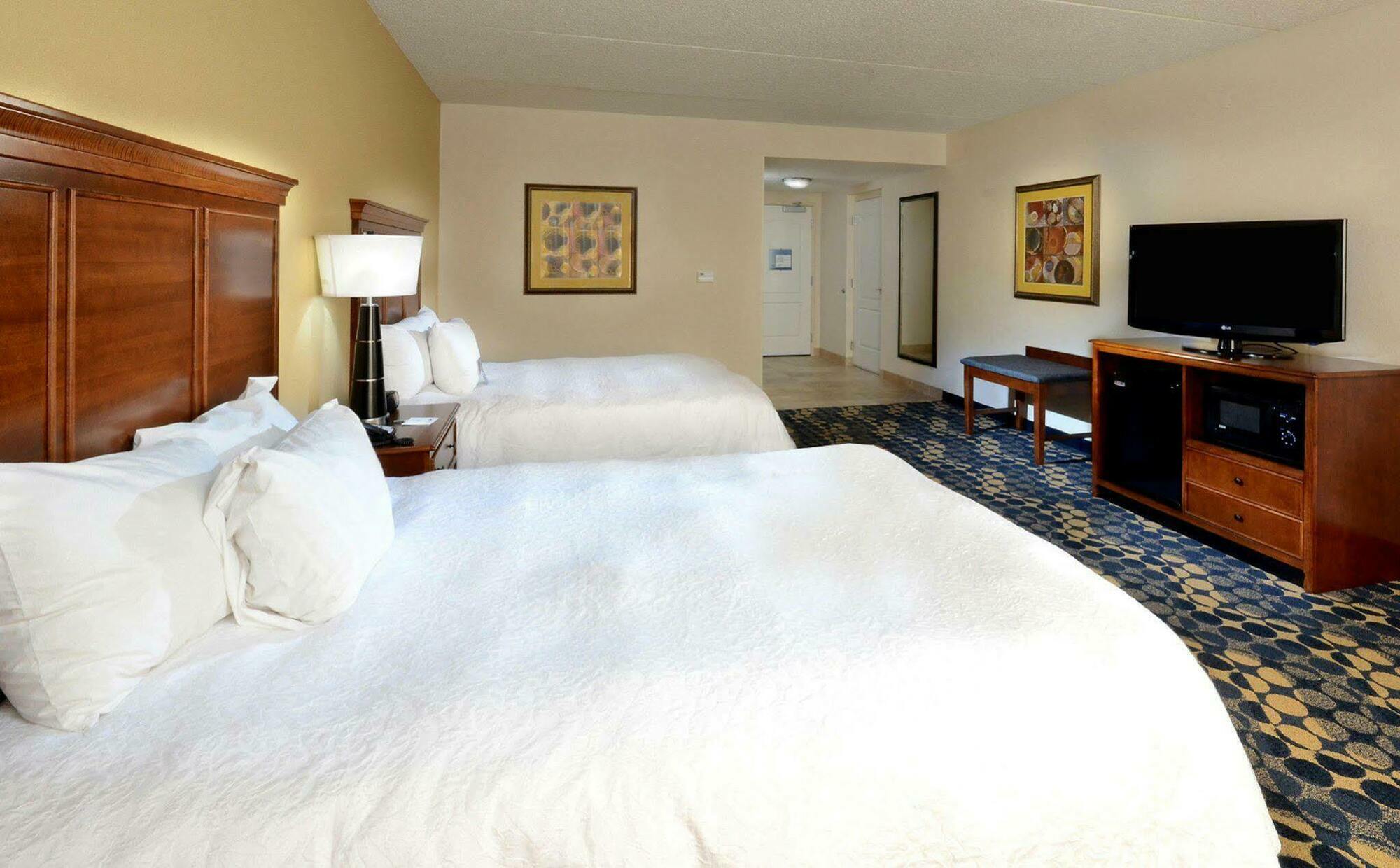 Hampton Inn & Suites Huntersville Exterior photo